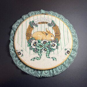 Vintage Green & White Round 'Welcome' Rabbit Cloth Print Ruffled Lace Wall Art
